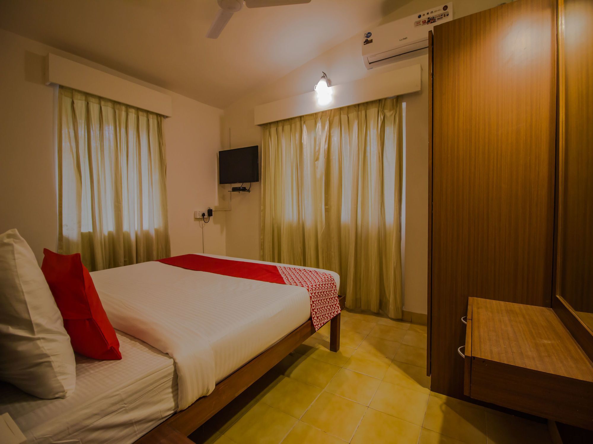 Oyo Flagship 13853 Shruti Resort Calangute Esterno foto