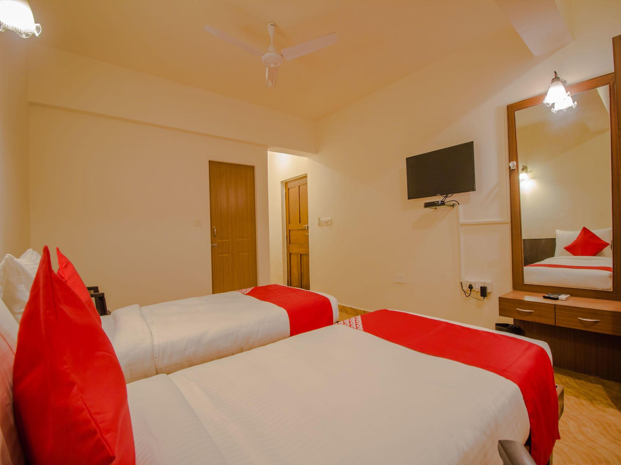 Oyo Flagship 13853 Shruti Resort Calangute Esterno foto